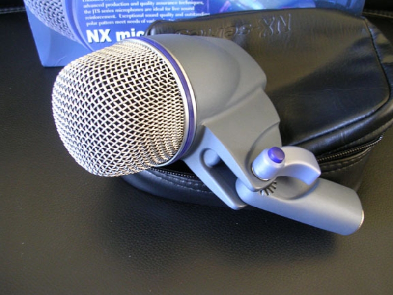 JTS NX-2 -- Microfono dinamico para bombo.